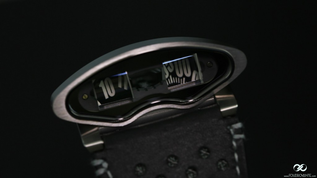 MB&F HMX noir Lotus