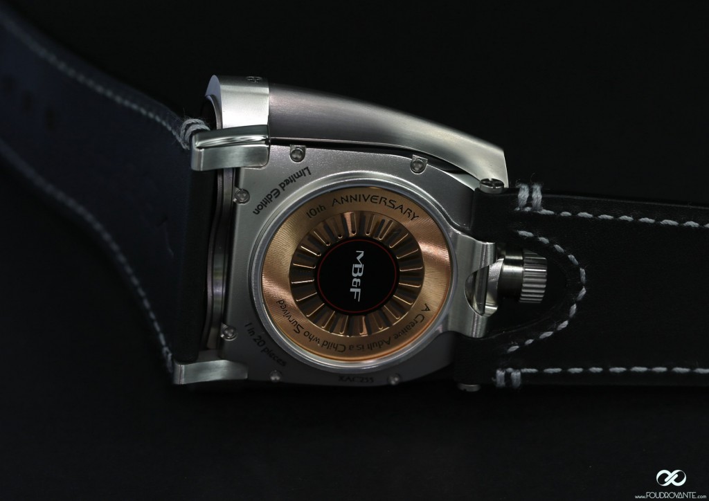 MB&F HMX noir Lotus