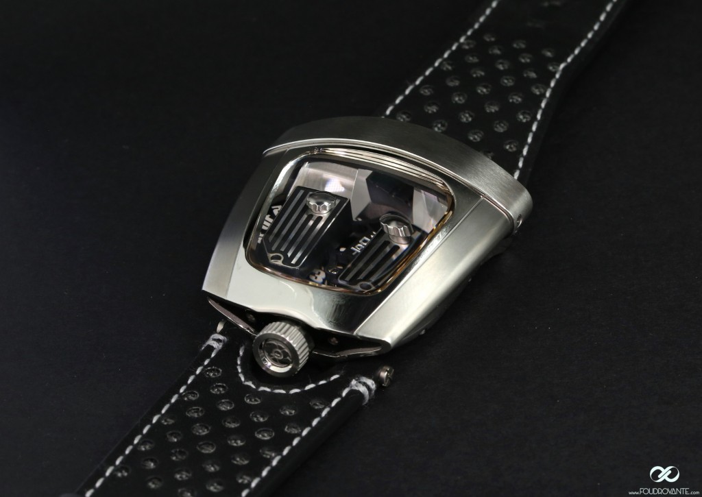 MB&F HMX noir Lotus