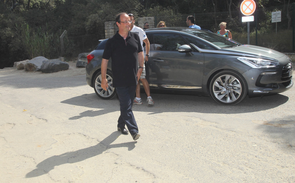 Francois-Hollande-en-vacances-a-Bregancon-en-aout-2012_exact1024x768_l